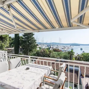 Rajna Biograd Na Moru